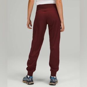 Lululemon Joggers in Garnet Wine size 4!!